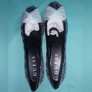 🖤🥈NWOT Guess Black Flats with A Silver Rhinestone Design 9M Dressy Party